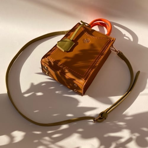 حقيبة ( عنقاء ) باللون الجملي