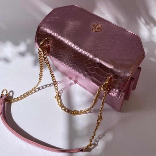 حقيبة (فرس) باللون الوردي اللامع