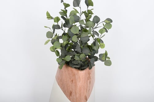 شجرة بمركن فايبر ابيض مخشب