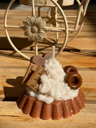 شمعة الكيك بقطع الشوكلاته