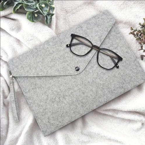 شنطة من الجوخ مع طباعه حسب الطلب