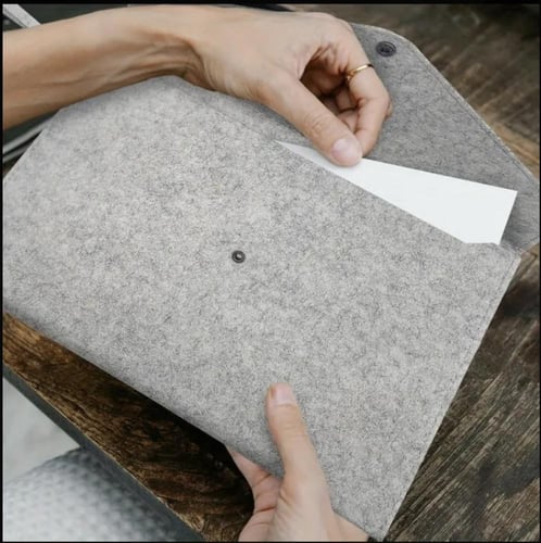 شنطة من الجوخ مع طباعه حسب الطلب