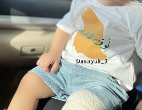 تيشيرت اطفال المتوفر لون ابيض طباعه حسب الطلب