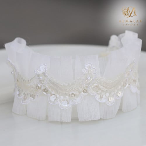 طوق أبيض مكشكش