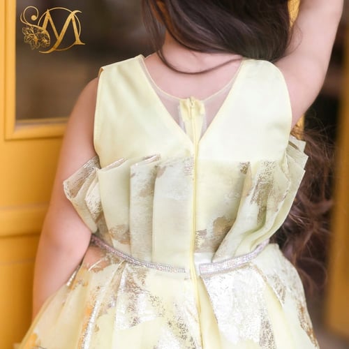 فسان اصفر كشكشه صدر وفيونكة جانبية