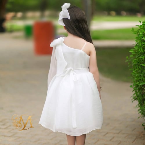 فستان بفيونكه كبيره ع الكتف