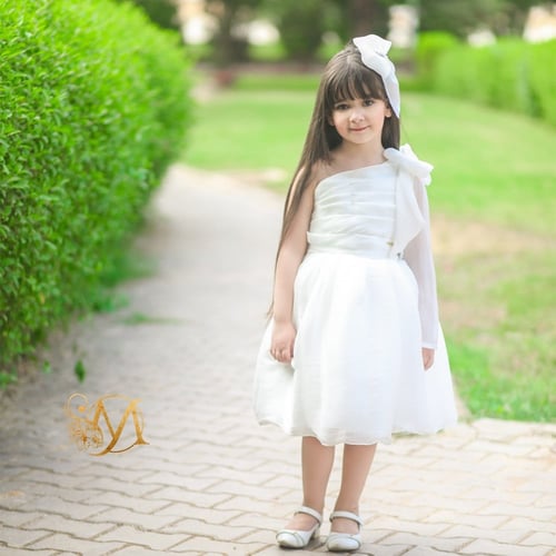 فستان بفيونكه كبيره ع الكتف