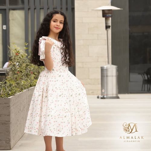 فستان بياقة مكشكشه دائريه