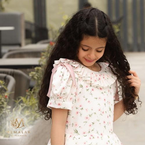 فستان بياقة مكشكشه دائريه