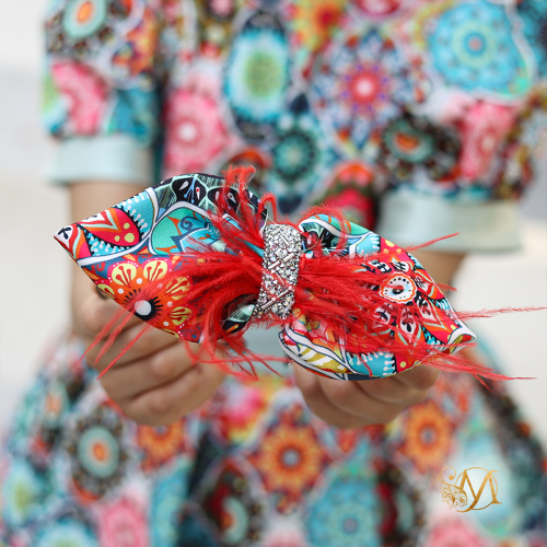 طوق ب طبعات هندسية