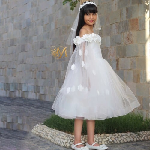 فستان أبيض ب أوراق بيضاء