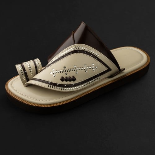 حذاء شرقي مطرز بيج بني