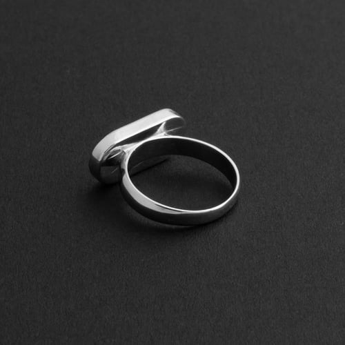 خاتم ملكي مستطيل سميك فضه عيار 925 - اسود