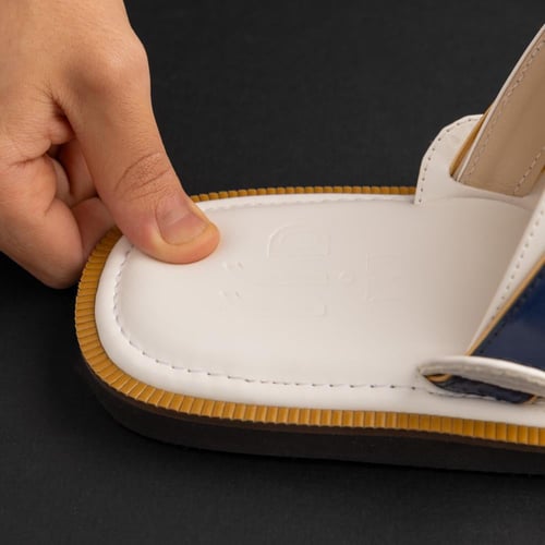 حذاء شرقي تطريز يدوي - ابيض كحلي