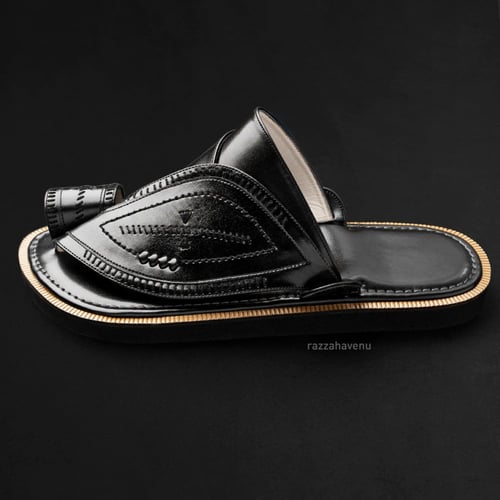 حذاء شرقي مطرز اسود