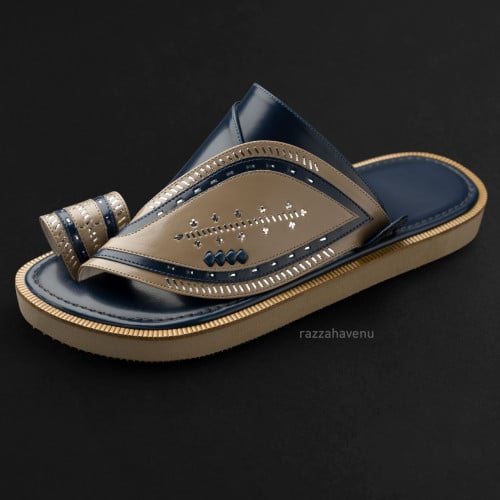 حذاء شرقي مطرز كحلي بيج