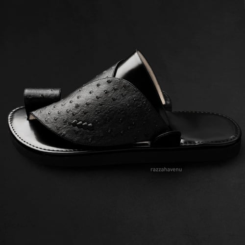 حذاء شرقي نقش جلد نعام اسود