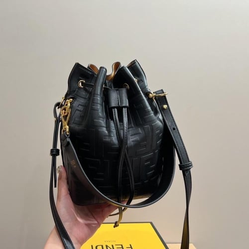 فندي حقيبة مون تريزور جلد