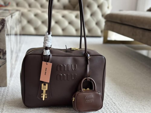 حقيبة ميو ميو الحجم الكبير