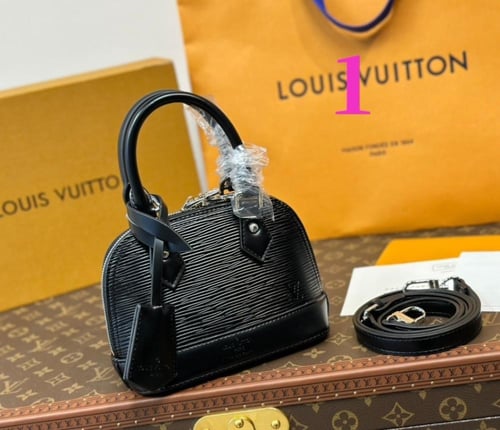 حقيبة LV الما BB