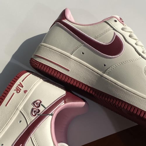 حذاء نايك اير باللون الزهري | NIKE AIR