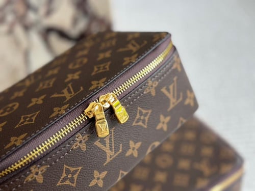 مجموعة حقائب LV