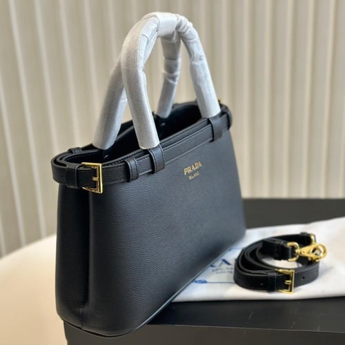 حقيبة برادا بعدة الوان