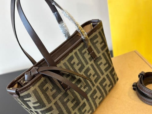 حقيبة Fendi | صغيرة عدة الوان