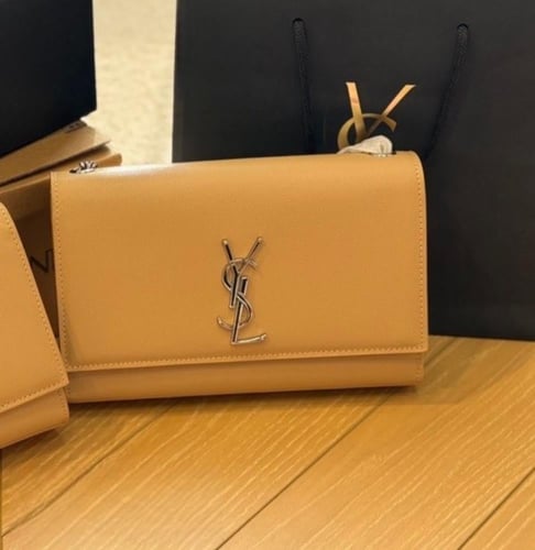 حقيبة YSL بعدة الوان