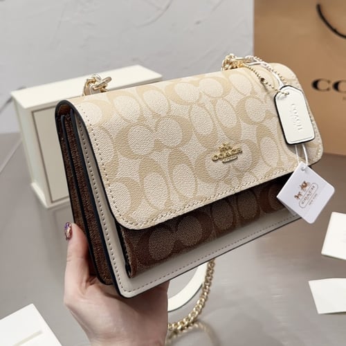 شنطه كوتش بعده الوان