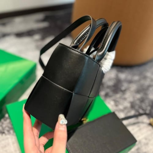 حقيبة بوتيغا BV | بعدة الوان