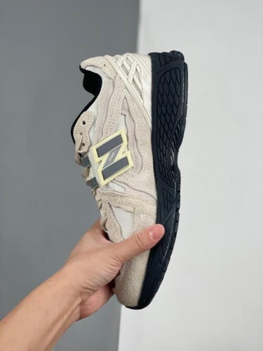 حذاء رياضي NB بيج