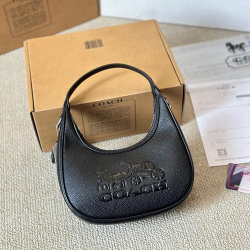 حقيبة كوتش باللون الاسود