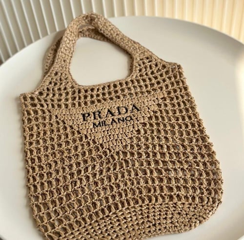 حقيبة خوص من برادا