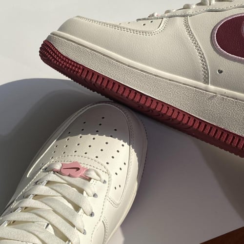 حذاء نايك اير باللون الزهري | NIKE AIR