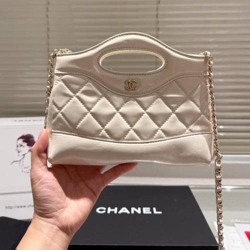 حقيبة شانيل بعده الوان