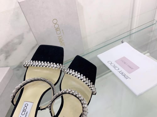 كعب جيمي شو مرصع بالكريستال لون اسود