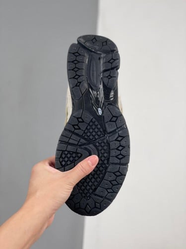 حذاء رياضي NB بيج