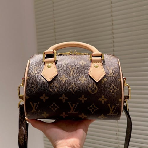 شنطة لويس فيتون سبيدي باندولير