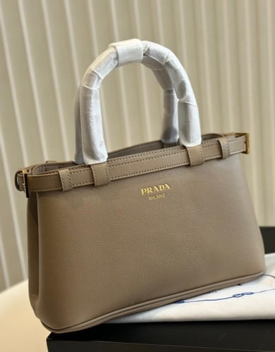 حقيبة برادا بعدة الوان