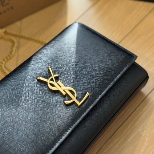 حقيبة YSL بعدة الوان