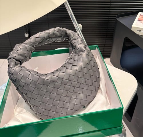 حقيبة بوتيغا عدة الوان