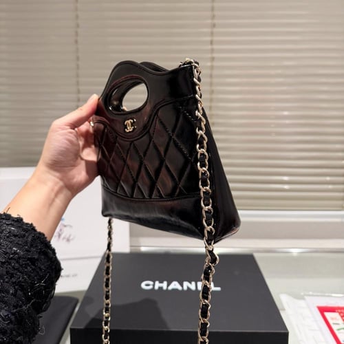 حقيبة شانيل بعده الوان