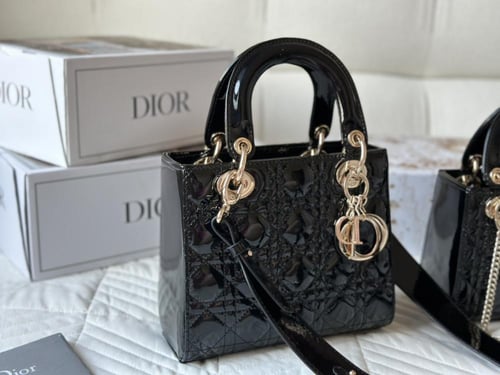 حقيبة ديور جلد لامع بعدة الوان