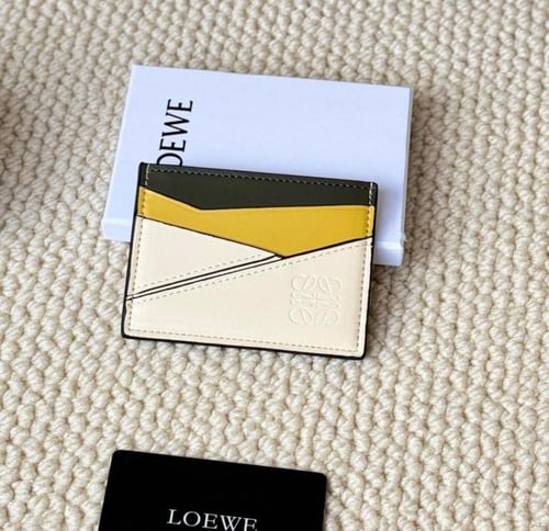 محفظة بطاقات من لويفي بعدة الوان