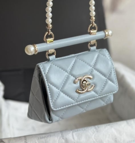 شنطة شانيل مثلث