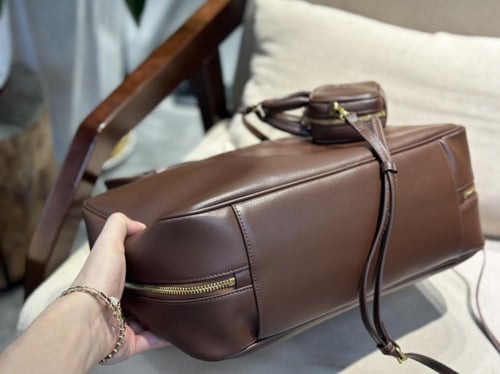 حقيبة ميو ميو الحجم الكبير