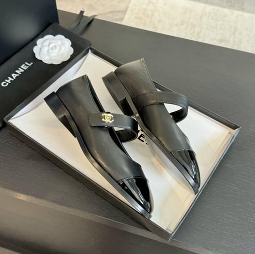 حذاء شانيل اسود