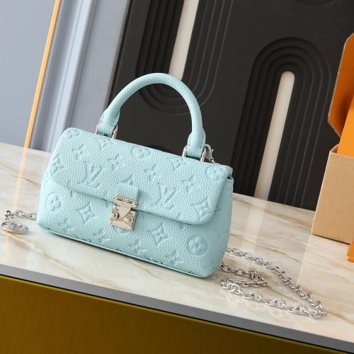 حقيبة LV صغيرة باللون الازرق الفاتح