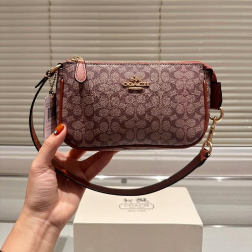 حقيبة كوتش بيج بقلوب